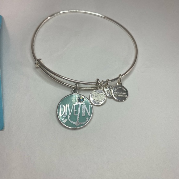 🔴⬇️ ALEX AND ANI silver tone dive in summer bracelet 🏖️ good energy ✨ - Picture 4 of 4